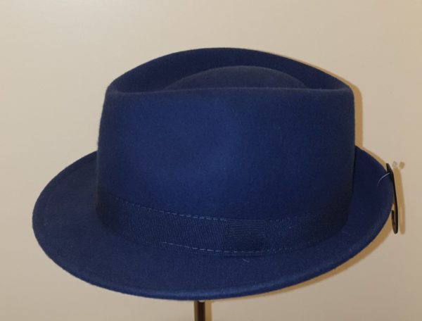 Chapeau petit bord bleu roi 24