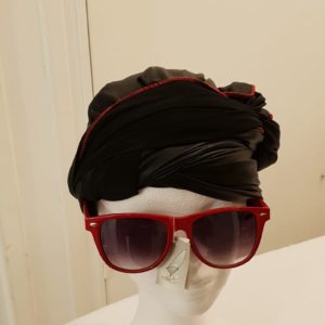 Turban noir teinté de rouge Réf1