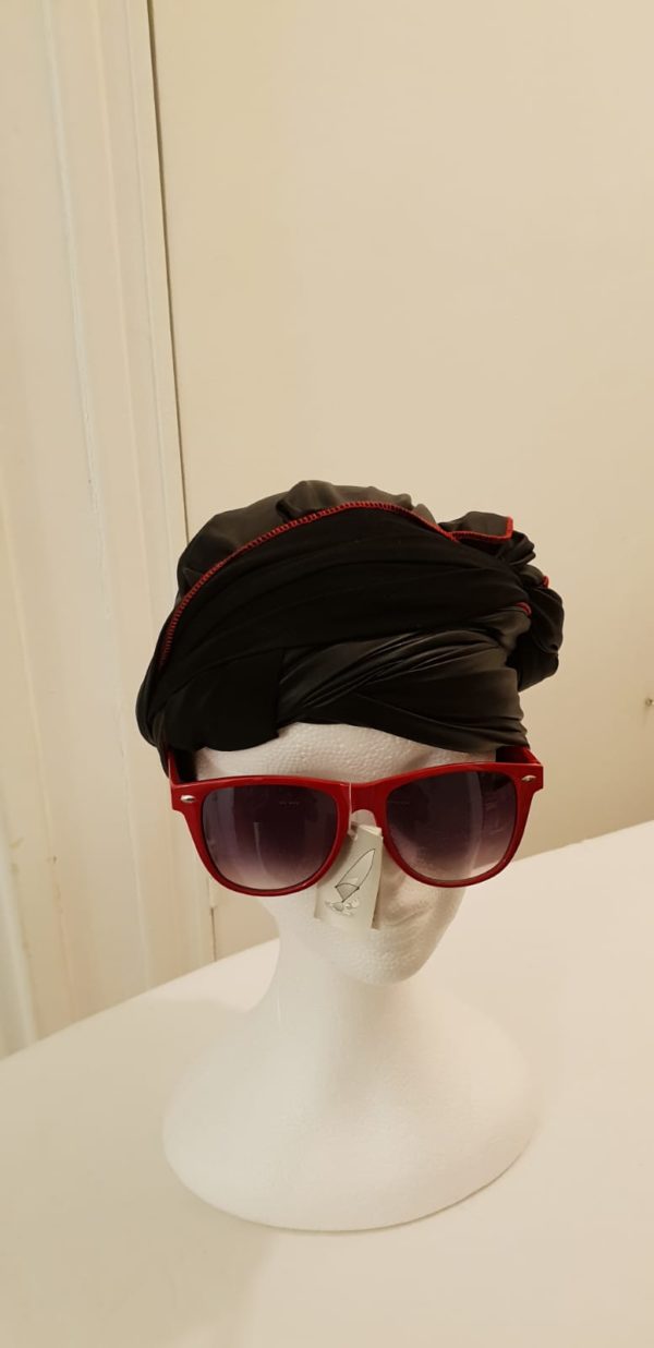 Turban noir teinté de rouge Réf1