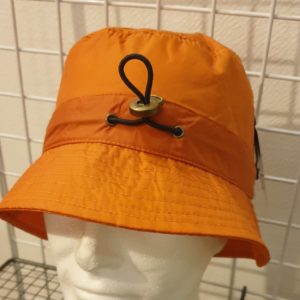8Bob orange imperméable, réglable, pliable, mixte. Taille : 55,57,59,61. Prix : 10.00€.