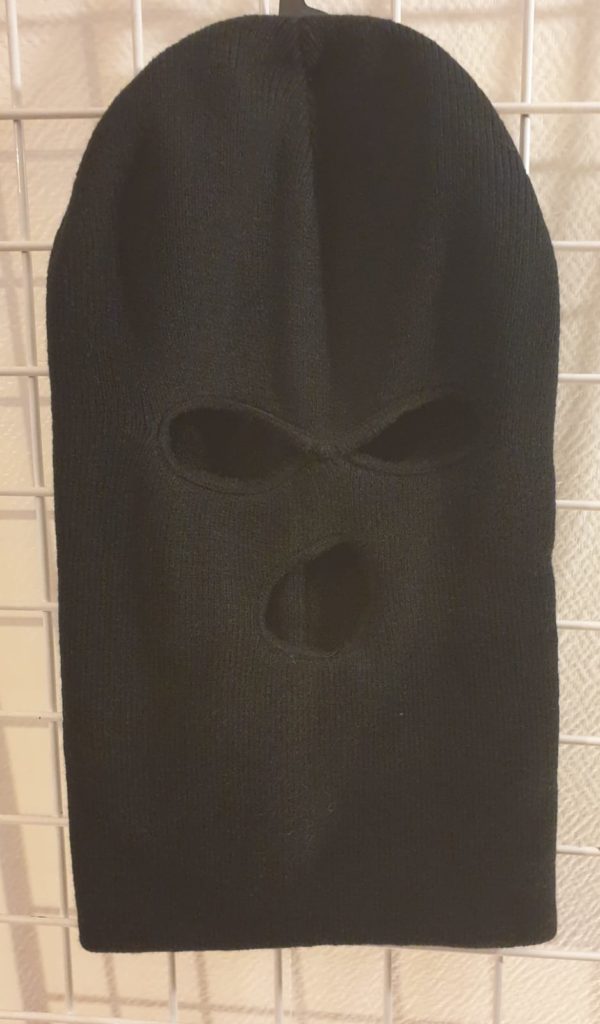 Cagoule noir  yeux et bouche 2