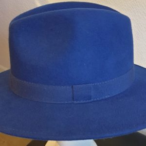 Chapeau grand bord en laine couleur bleu roi du 55 au 61