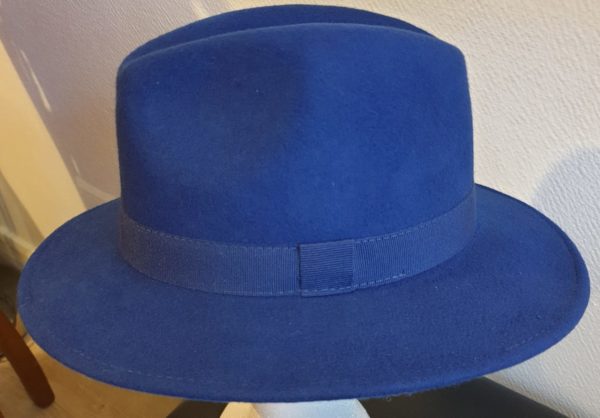 Chapeau grand bord en laine couleur bleu roi du 55 au 61