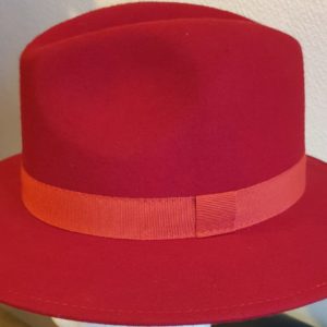 Chapeau grand bord en laine rouge clair 2