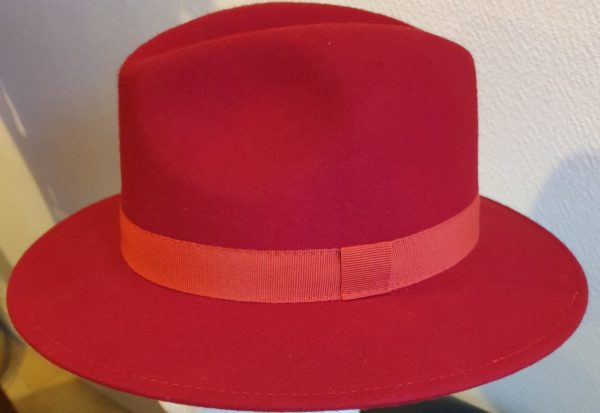 Chapeau grand bord en laine rouge clair 2
