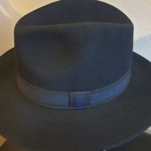 Chapeau grand bord en laine marine 5