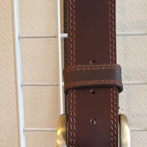 13Ceinturon marron foncé. Couture sellier. Véritable cuir vachette. Prix : 35.00€.