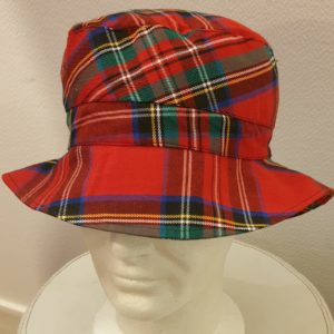 20.1Bob en Wax entièrement doublé. Taille : 57,59. Prix : 35.00€.