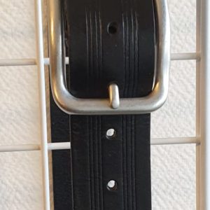 9Ceinturon noir tout en cuir (véritable cuir vachette) M,L. Prix : 29.95€.