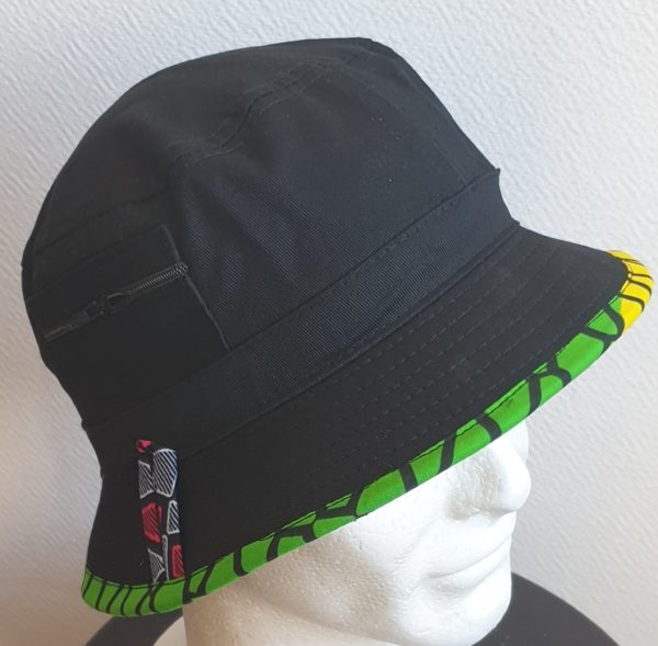 23.1 Bob chapeau en coton. Touche Wax. Bordure jaune, vert, violet. Taille : 57, 59. Prix : 10,95€.
