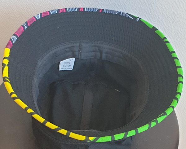 23.3 Bob chapeau en coton. Touche Wax. Bordure jaune, vert, violet. Taille : 57, 59.
