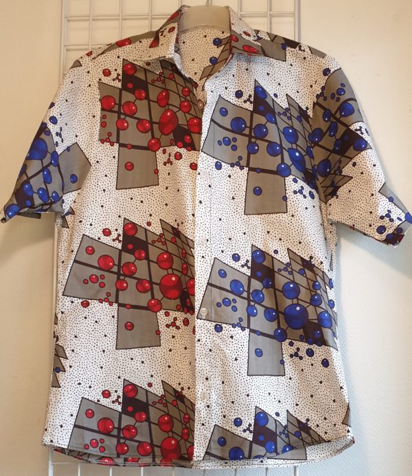 Chemise homme en fond blanc 12.1