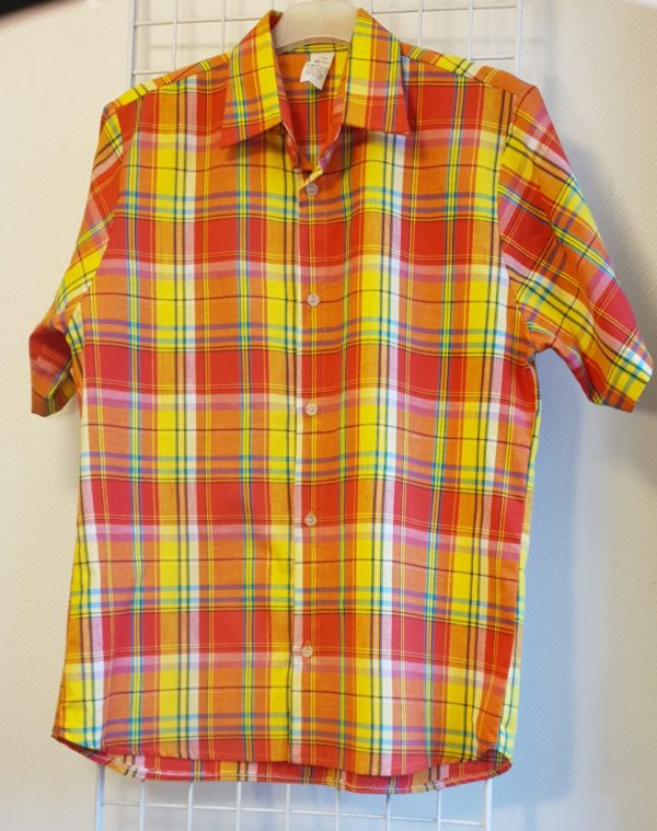 17.1Chemise Madras homme en jaune orange. Légère et agréable à porter. Taille : S, M, L. Confectionnée à Paris par Anjerocreation. Prix : 39.85€