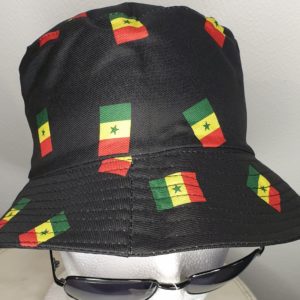 24.1Bob drapeau Mali. Chapeau bob unisex. Tissu polyester et coton. Réversible. Taille unique. Prix : 29,95€.