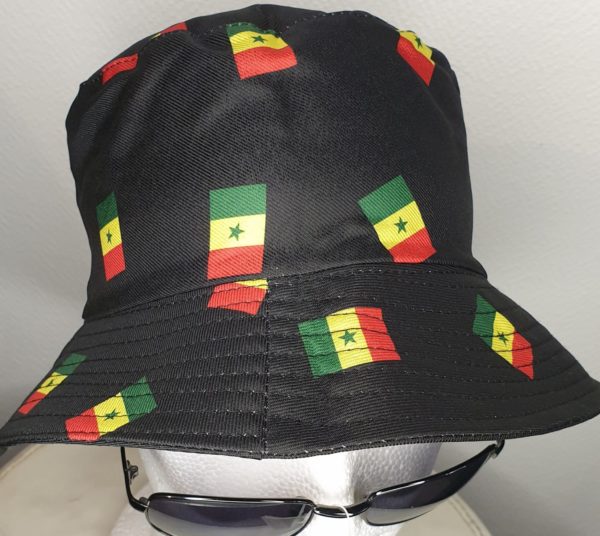 24.1Bob drapeau Mali. Chapeau bob unisex. Tissu polyester et coton. Réversible. Taille unique. Prix : 29,95€.