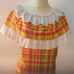 6.1Haut Madras tendance jaune. Col bardot à volant et broderie dentelle anglaise. Tissu 100% coton. Création artisanale paris Anjero.Taille unique (38-44). 59,95€