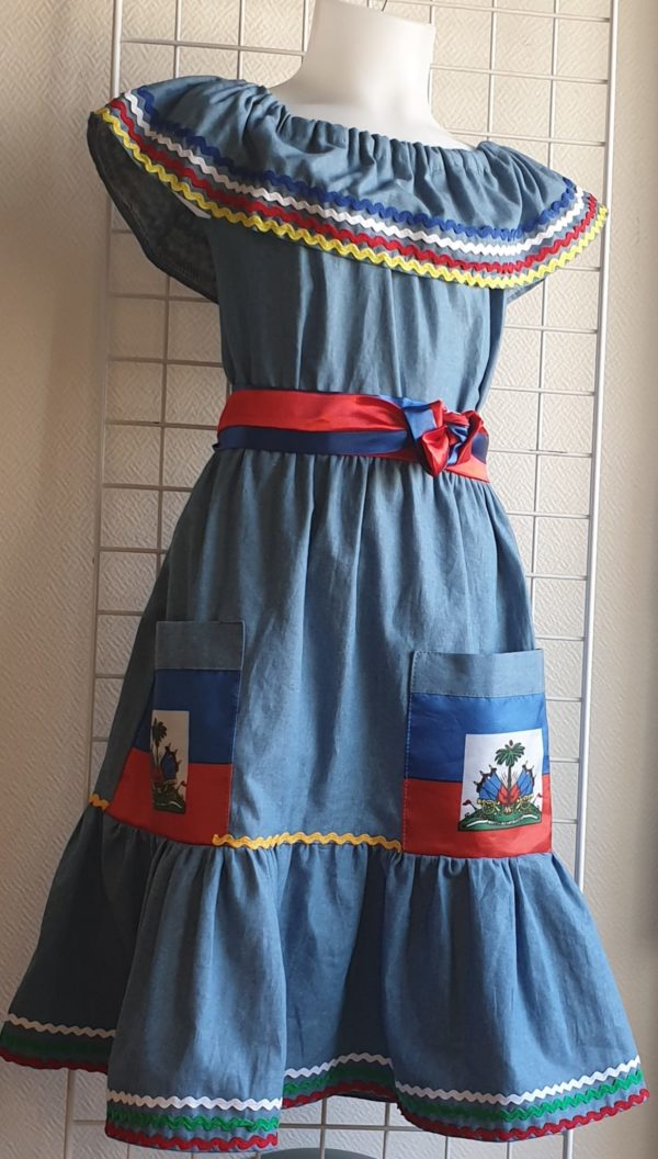3.1 Tenue traditionnelle haïtienne carabela enfant. Taille 5 7 ans. Ensemble 2 pièces livré avec ceinture bicolore. Jupe 2 poches. Drapeau Haïti.