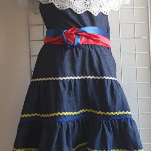 4.1 Tenue karabela haïtienne. Ensemble 2 pièces enfant 3- 4 ans. livré avec ceinture drapeau Haïti. Haut et jupe dentelle broderie anglaise109.90€