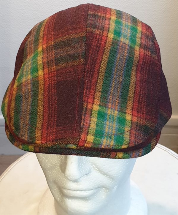 Réf24.1 Béret d'hiver en laine mélangée doublée et en tissu matelassé. Réglable à l'arrière par boucle de serrage. Taille unique. 24,95€
