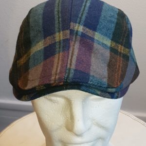 Réf23.1 Béret écossais Tissu en polyester en laine entièrement doublée. Elastique à l'arrière. Made in France. Taille 56. 29,95€