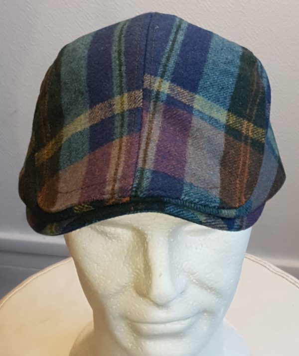 Réf23.1 Béret écossais Tissu en polyester en laine entièrement doublée. Elastique à l'arrière. Made in France. Taille 56. 29,95€
