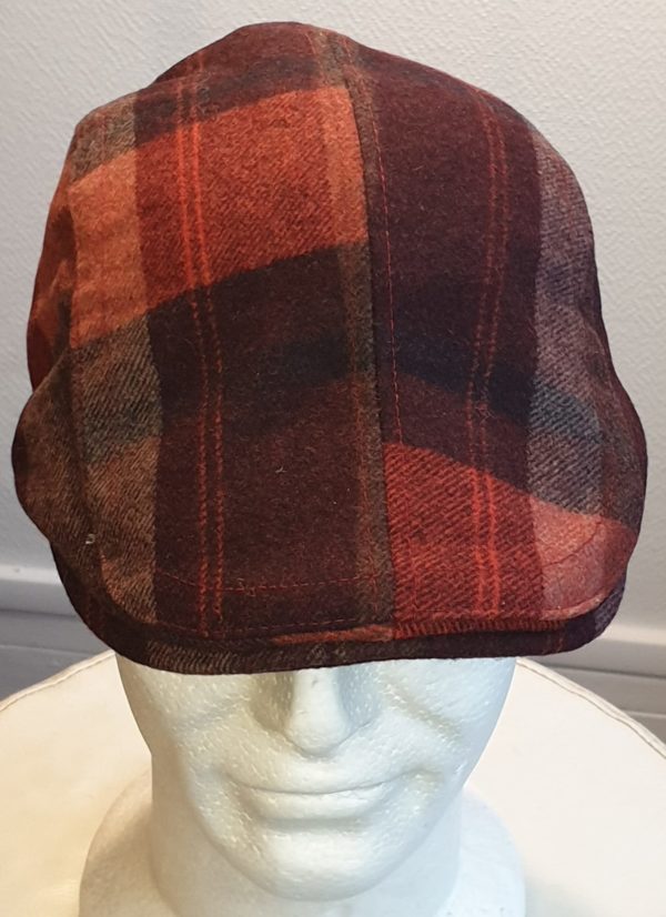 Réf22.1 Béret écossais Tissu en polyester en laine entièrement doublée. Elastique à l'arrière. Made in France. Taille 56. 29,95€