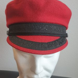 Casquette rouge imperméable entièrement doublée Fabrication française.