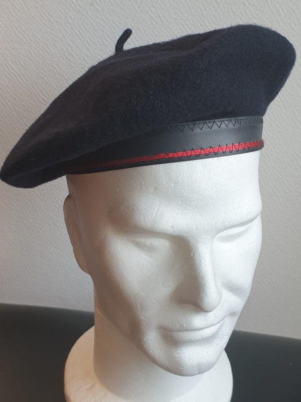 Réf9.1 Béret basque en laine imperméable bleu marine fabriqué en France 54 à 60 23,50€