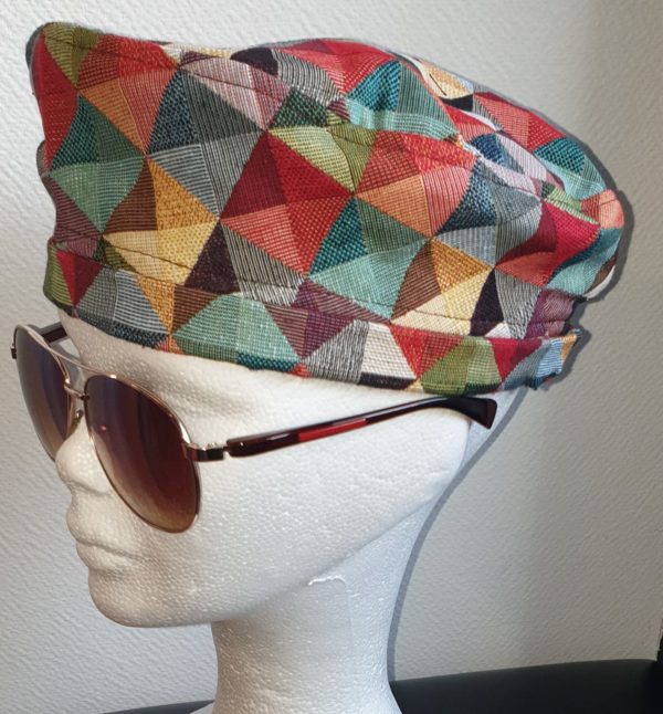 Réf.19.2 Béret unisexe entièrement doublé. Élastique à l'arrière. Couleur arlequin.
