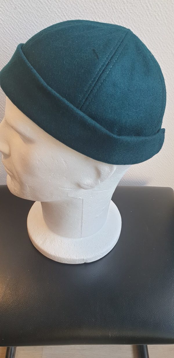 Docker bonnet en laine. Couleur bleu canard. Réglable. Taille unique. Fabrication française.