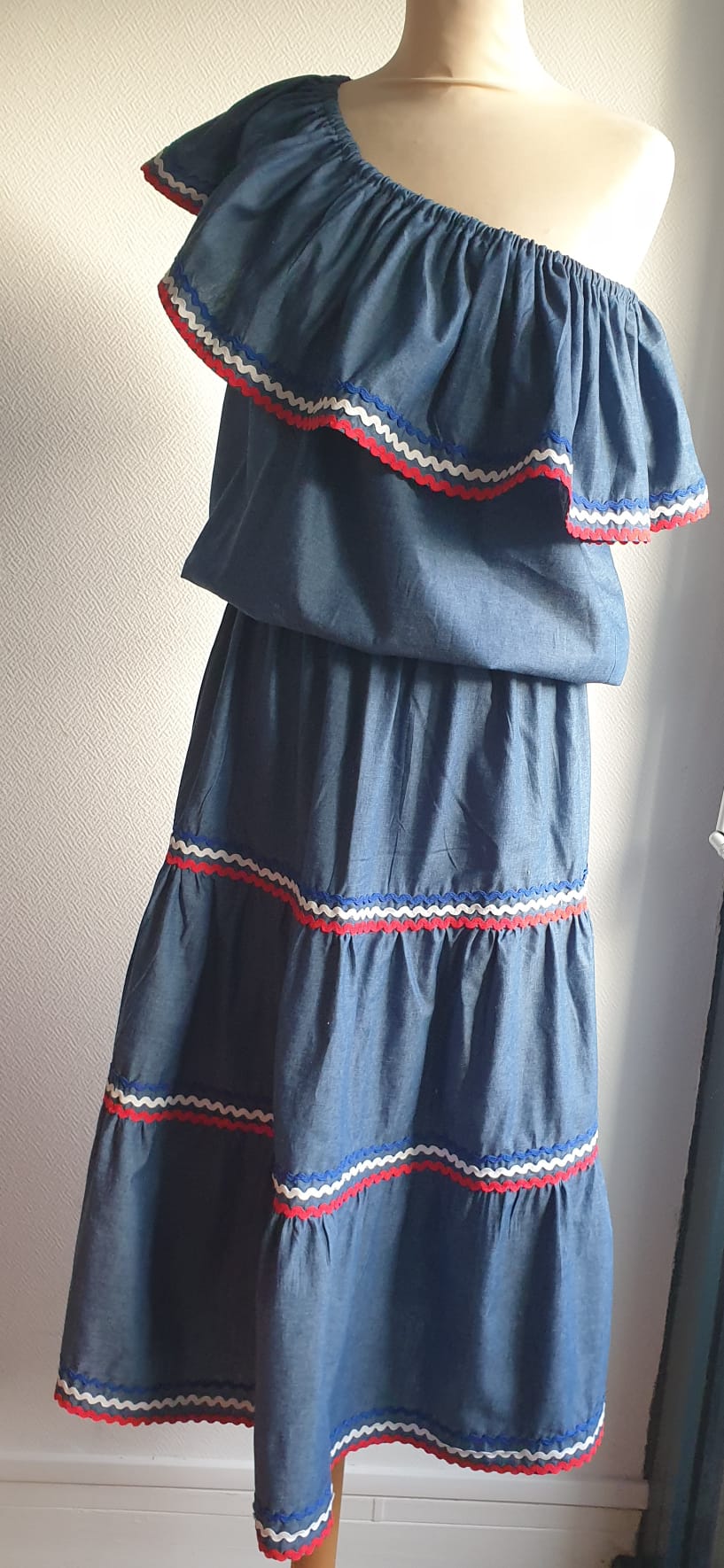 Ensemble deux pièces. Tenue traditionnelle haïtienne carabela d'une couleur bleue marine. Taille unique. Fabrication française 149.95€