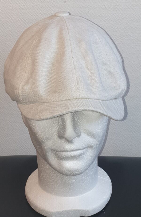 Réf8.1 Béret d'été. Casquette béret. Tissu lin viscose. Entièrement doublé en tissu polyester. Élastique à l'arrière. Couleur ivoire. 57 59. 23,50€