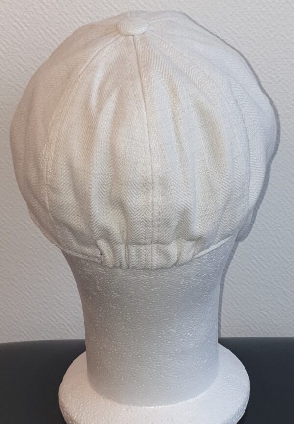 Réf8.2 Béret d'été. Casquette béret. Tissu lin viscose. Entièrement doublé en tissu polyester. Élastique à l'arrière. Couleur ivoire. 57 59. 23,50€