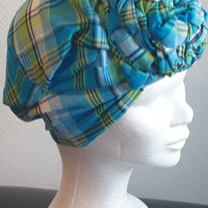 13.1Chapeau turban pleine tête et réglable. Fleurs bleues cousues nouées et prêt à porter. Tissu Madras. Création artisanale ANJERO. Fabriqué en France. Taille unique37,95€