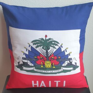 Coussin moelleux ayant pour décoration centrale le drapeau d'Haïti. Un système de fermeture ouverture permettant le dé-houssage. Dimension 40*40. Confectionné en France. Prix 23.95€