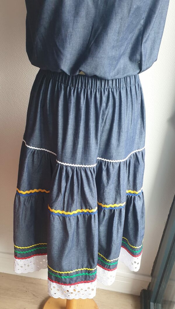 Ensemble carabela haïtien bleu marine sur une tenue traditionnelle et livré avec 2 ceintures.