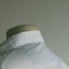Chemise manches longues. Inspiration haïtienne Bleu blanc rouge. Les deux bas de manches étant de couleur variée en entière harmonie avec les couleurs du corps de la chemise. Tissu vichy cent pour cent coton.