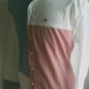 Chemise manches longues. Inspiration haïtienne Bleu blanc rouge. Les deux bas de manches étant de couleur variée en entière harmonie avec les couleurs du corps de la chemise. Tissu vichy cent pour cent coton.
