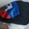 Béret drapeau Haïti en visuel. Entièrement doublé. Tissu coton Sergé. Extensible à l'arrière. Taille unique. Made in Paris.