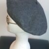 15.2Béret femme d'hiver en gris ardoise et en laine sur un modèle classique de qualité supérieure. Taille unique. Création française.