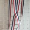 3.2Bretelle offrant un joli motif tricolore hexagonal.