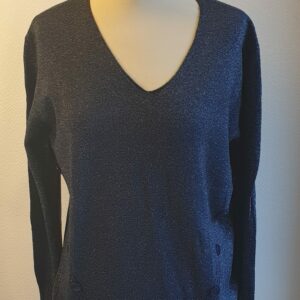 3.1Pull-tunique en gamme bleu royal . Tissu composé de laine 10%, nylon 15%, polyester 15%, modal 30%, viscose 25%. Taille : S, M, L, XL. Prix : 29.95€