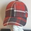 7.1Casquette Base-ball sport en orange-rouge avec des motiffs en forme de carreaux. Tissu viscose-laine agréable à porter, sur un style classique nouvelle tendance. Extensible car réglable par boucle de serrage à l'arrière. Taille unique mais pouvant s'ajuster.