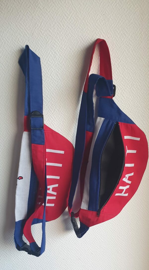 11.4Bumbag en coton aux couleurs attrayantes pour randonnée, voyage, course à pied etc... Équipé d'une ceinture et d'une bandoulière réglables. Boucle à dégagement rapide facile à utiliser. Deux poches, sur le dessus et en latéral, dont chacune munie d'une fermeture éclaire à glissières avec butée et blocage par curseur. Dimention : 28cm * 14cm. Taille unique.  Confectionnée en atelier à Paris par AnjeroCréation.
