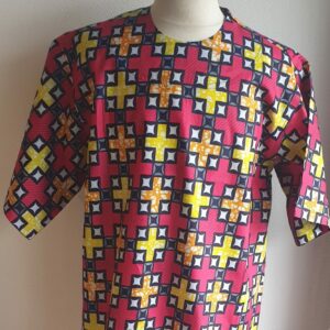 13.1Chemise en tissu coton wax assortie d'un imprimé montrant de jolis symboles arithmétiques jaunes oranges sur fond rouge. Ce modèle est conçu en manches courtes. Une fermeture éclaire à bout fermé subtilement dissimulée est ajoutée sur l'épaule gauche. Elle est faite de nylon souple et d'une tête de fermeture à glissière en métal, solide et durable. La dent de la fermeture à glissière est lisse et ne s'accroche pas, ajoutant ainsi, une touche attractive et supplémentaire à la confection. Taille unique. Ce produit est entièrement confectionné en atelier, en série limitée, par AnjeroCréation. Prix : 39,95€.