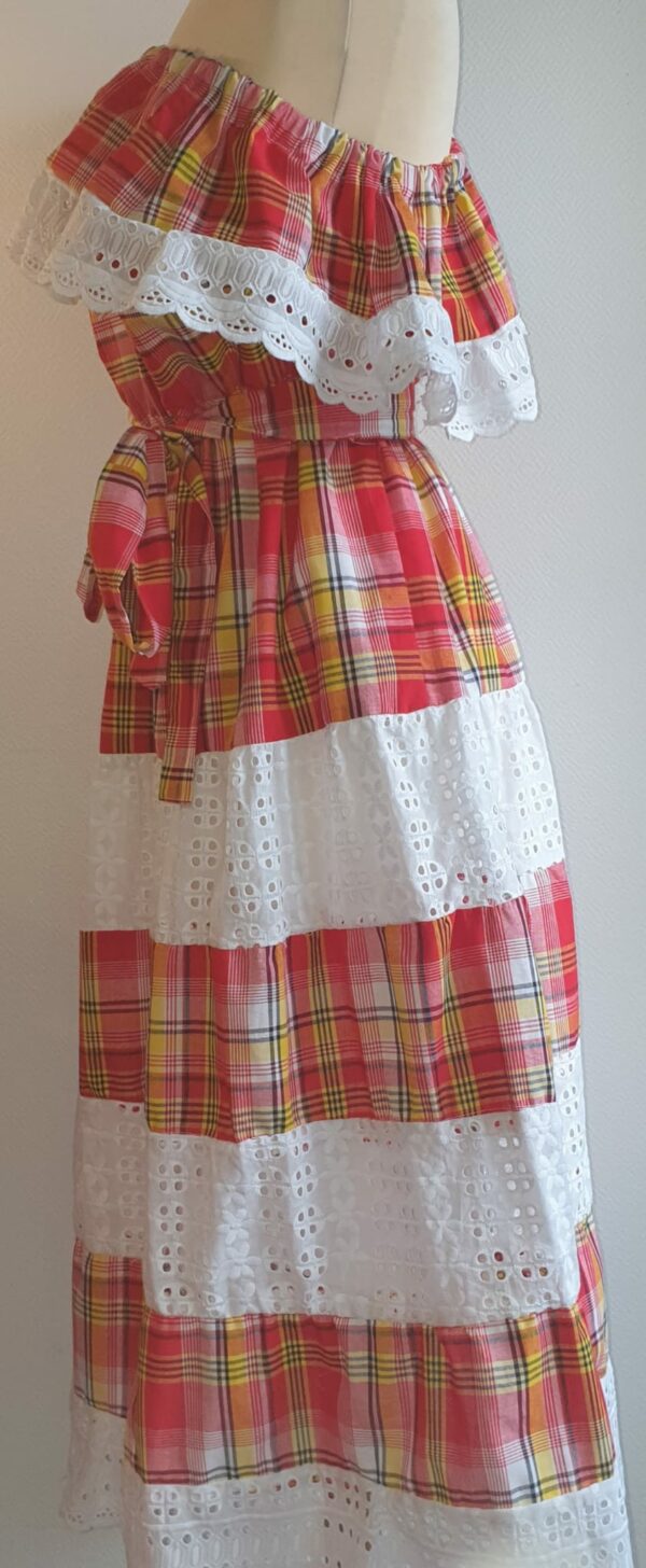 13.2Robe madras pour les cérémonies. Tissu tout en coton. Elastique à la taille.Une ceinture est livrée avec la robe. Cette superbe robe a été confectionnée à Paris et différentes tailles disponibles sont proposées : S, M, L, XL.