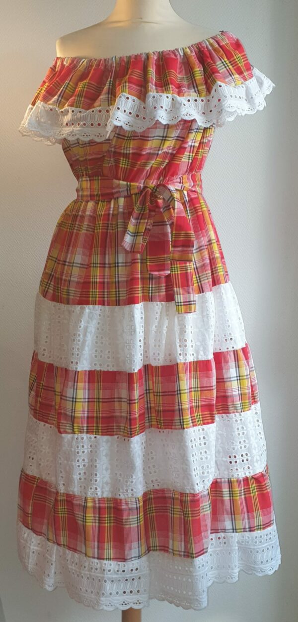 13.5Robe madras pour les cérémonies. Tissu tout en coton. Elastique à la taille.Une ceinture est livrée avec la robe. Cette superbe robe a été confectionnée à Paris et différentes tailles disponibles sont proposées : S, M, L, XL.