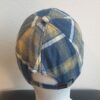 2.4Casquette Base-ball sport en bleu-jaune avec des motiffs en forme de carreaux. Tissu viscose-laine agréable à porter, sur un style classique nouvelle tendance. Extensible car réglable par boucle de serrage à l'arrière. Taille unique