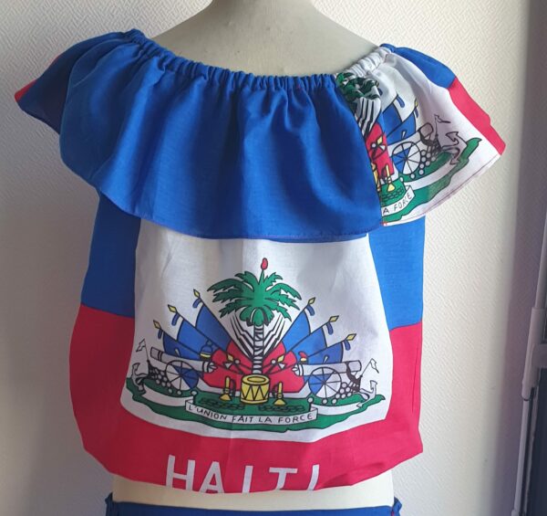 2.1Corsage bleu blanc rouge vert orné du drapeau haïtien avec un col bardot élastique. un style très élégant et confortable à porter. Taille : S, M, L, XL, XXL. Entièrement confectionné aux ateliers AnjeroCréation à Paris. Prix : 59.95€
