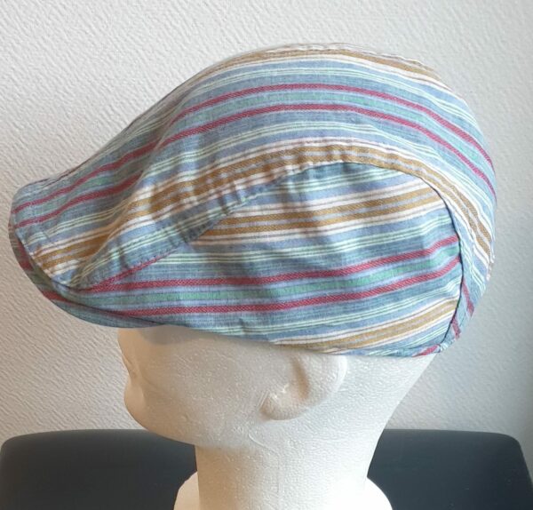 13.2Béret stylé tendance bleu ciel, composé d'un doux tissu lin-viscose et entièrement doublé à l'intérieur. Réglable à l'arrière par un système de boucle de serrage facile à utiliser et s'adapte à toutes les formes de visage, fin ou rond. Ce couvre-chef agréable à porter, vous permettera de sublimer et renforcer votre look. Taille unique.